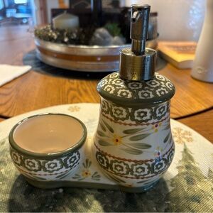 Temp-Tations Old World Ceramic Dish